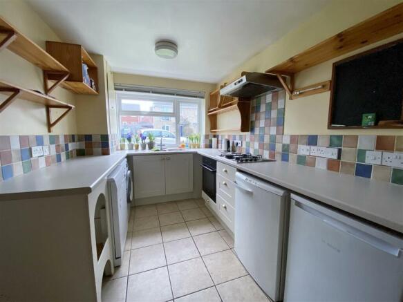Kitchen/Dining Room: