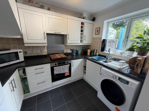 Bridle Close, Upton, Poole photo 5