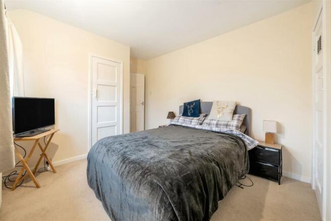 10 Hortonsfield Road, Yardley Gobion, NN12 (6).JPG