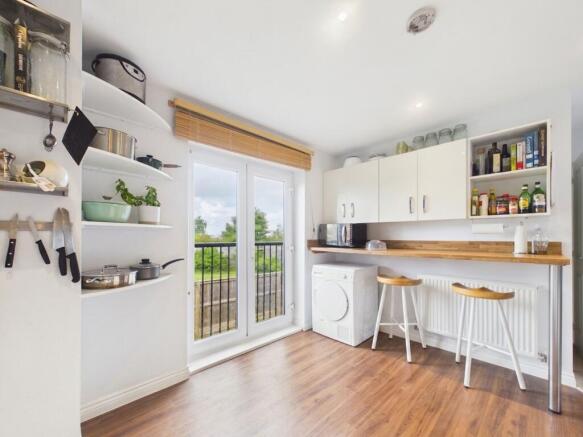2 bed Flat for sale Image 8