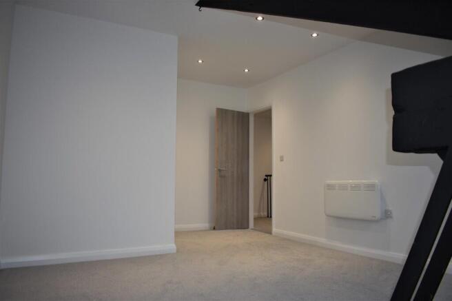 2 bed Apartment to rent Image 11