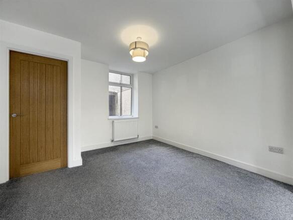 House in Tonypandy, Cwm Clydach - View 5