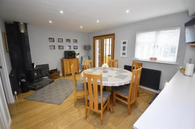 KITCHEN/ DINER