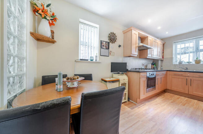 2 bed Flat for sale Image 8