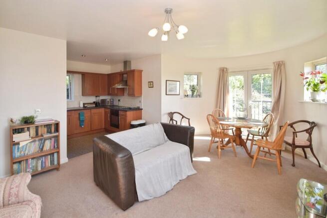 2 bed Ground Flat for sale Image 6
