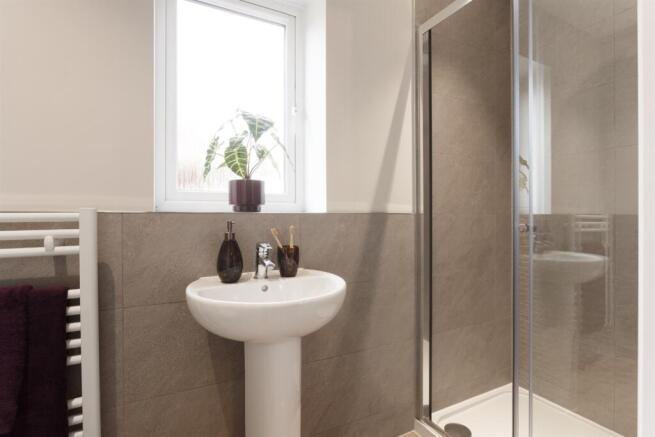 4 bed Detached to rent Image 11
