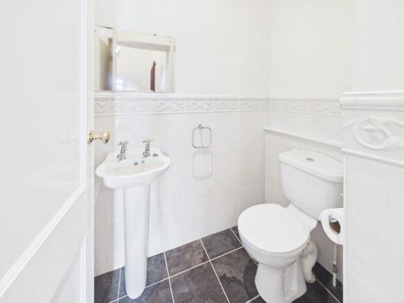 3 bed Apartment for sale Image 9