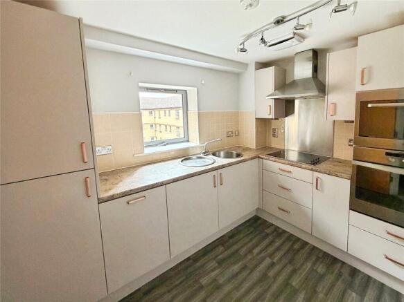 3 bed Flat for sale Image 6
