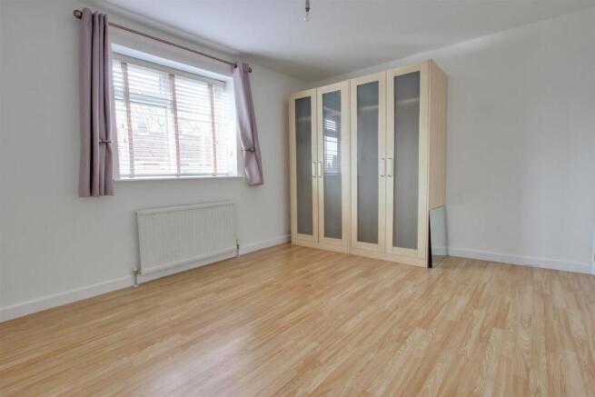 3 bed Semi-Detached for sale Image 6