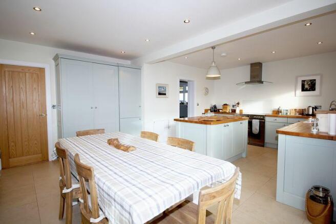Kitchen/Dining...