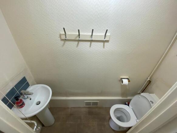 Cloakroom/wc