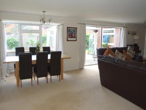 Lounge/dining room 3
