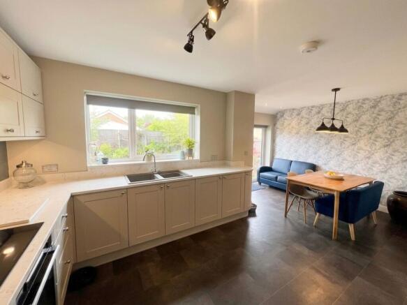 4 bed Detached for sale Image 7