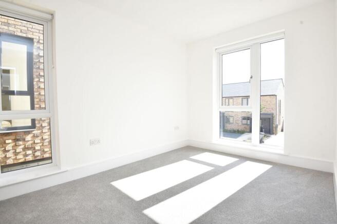 3 bed Semi-Detached to rent Image 9