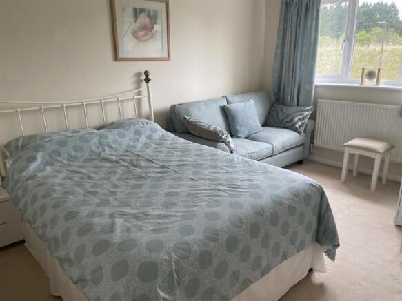 bedroom 2.JPG