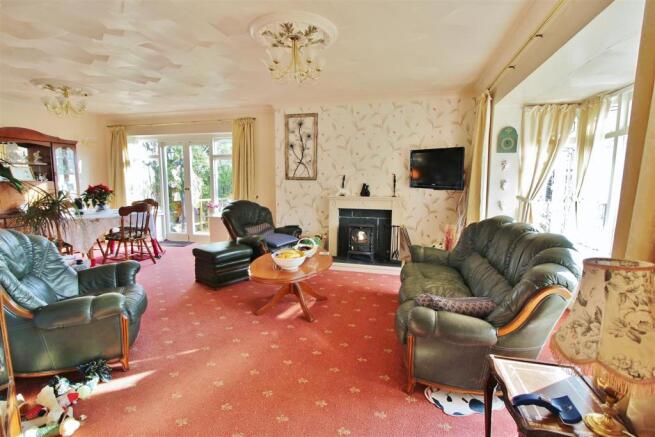 Lounge Photo 3