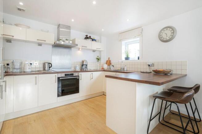Holland Gardens, Brentford photo 4