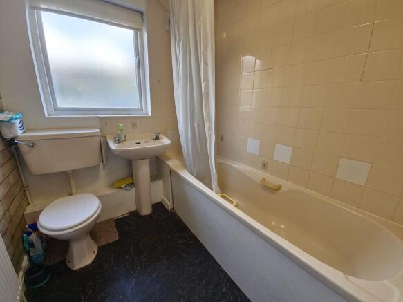 3 bed Semi-Detached to rent Image 12