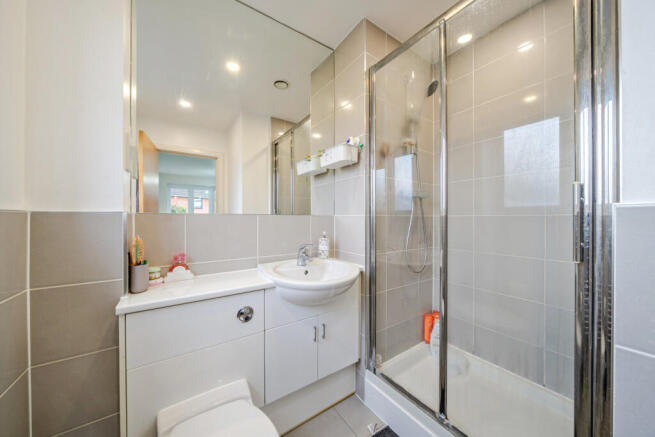 1405402-3-698c538...