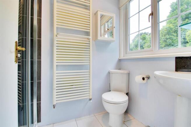 Master En Suite.jpg