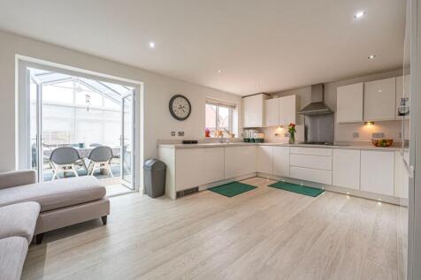 Jubilee Way, Rogerstone, NP10
