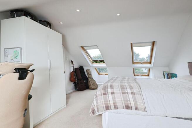 5 bed Detached for sale Image 10