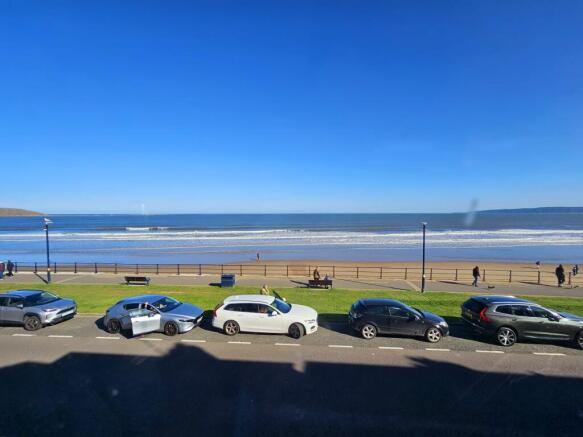 3 bed Flat for sale Image 6