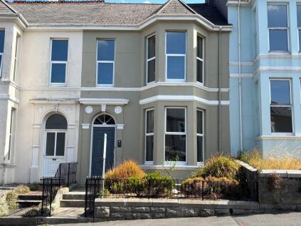 Peverell Park Road, Peverell, Plymouth. Lovely four-bedroom character home close to Central Park and Hyde Park School.