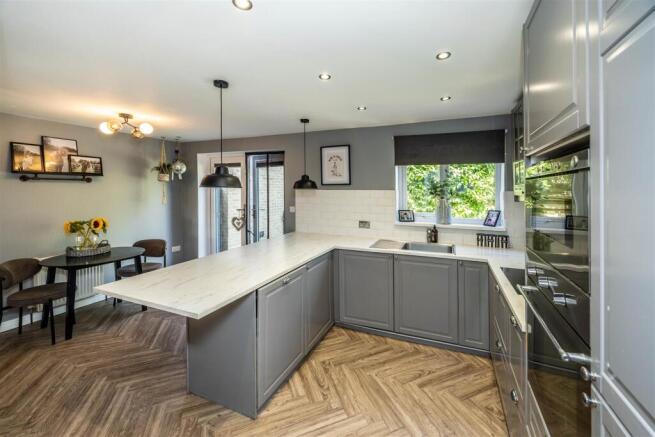 3 bed Detached for sale Image 6