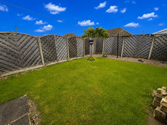 2 bed Semi-Detached Bungalow for sale Image 11