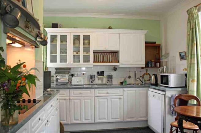MODERN KITCHEN