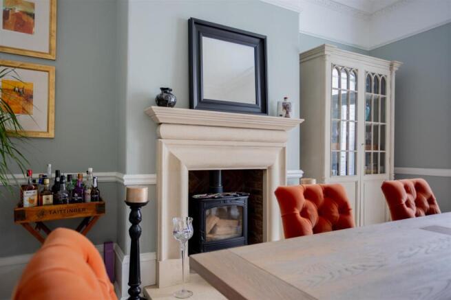 5 bed Semi-Detached for sale Image 8