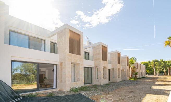 Elegant Semi-Detached Homes with Stunning Lake Views