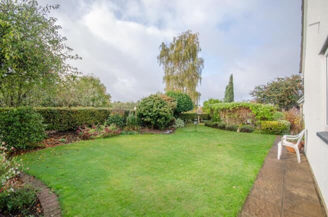 Rear garden pic 1.jpg
