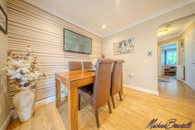 4 bed Detached for sale Image 8