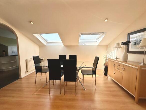 2 bed Apartment to rent Image 4