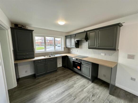 KITCHEN/DINING ROOM