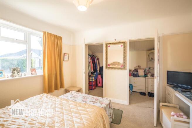 MASTER BEDROOM: