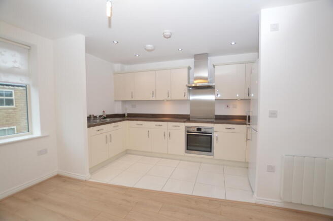 2 bed Apartment to rent Image 7