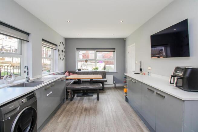 KITCHEN/DINER