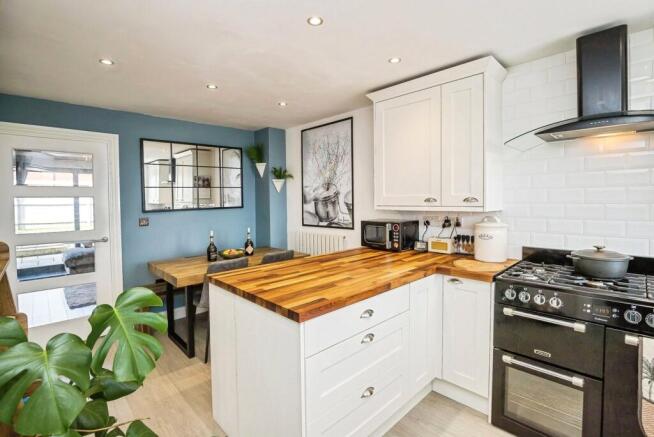 Kitchen/ Dining Room