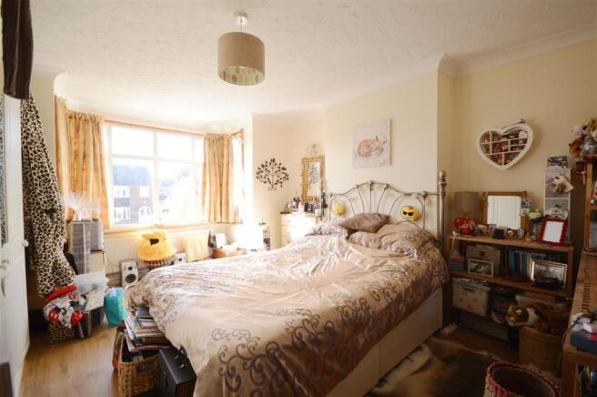 Bedroom 1 Ledbury.JPG