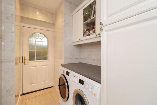 4 bed Detached for sale Image 11