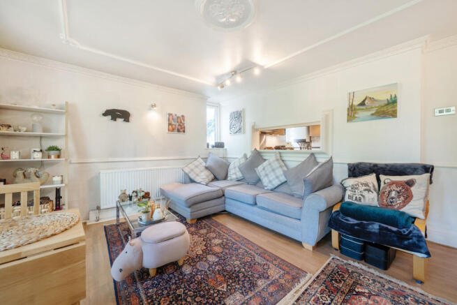 Leaf Close, Northwood, Hillingdon photo 2