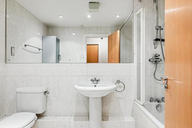 2 bed Flat for sale Image 10