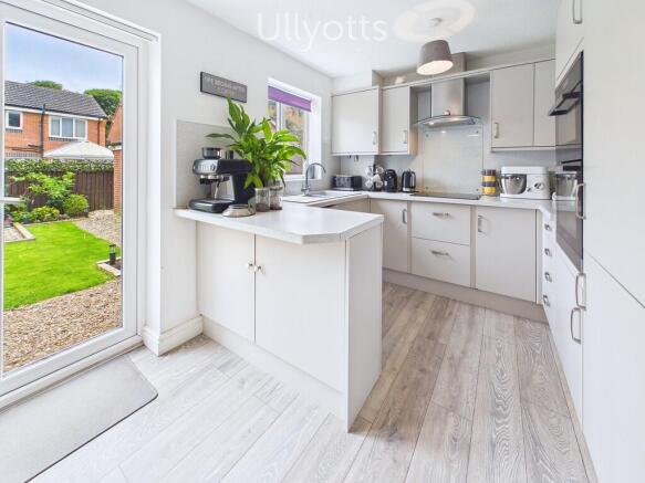 3 bed Detached to rent Image 4