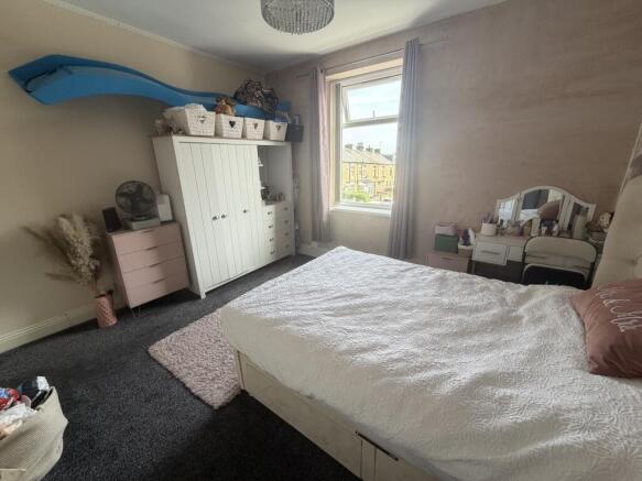 4 bed Terraced to rent Image 8