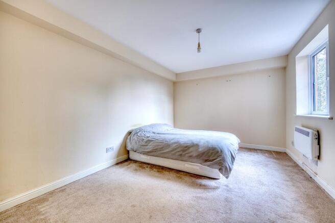 Leigh Hunt Drive, London, N14 photo 4