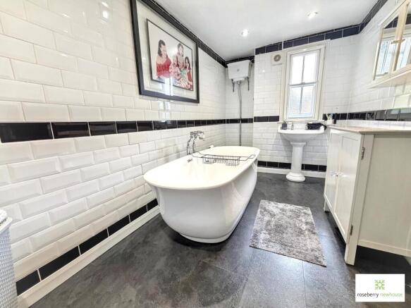 4 bed Detached for sale Image 10