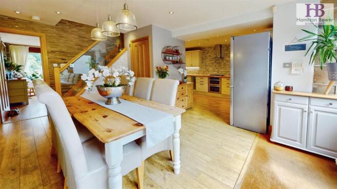 4 bed House for sale Image 4